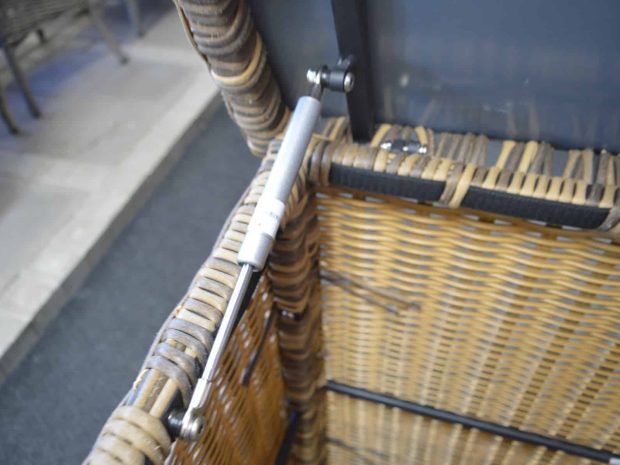 cornelia_hyndeboks_70x70cm_v4.jpg cornelia_hyndeboks_70x70cm_v4.jpg