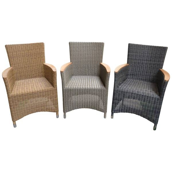 Diana armstol i rund polyrattan med teak armlæn - Flere farver
